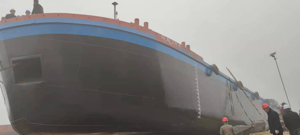 恭喜李老板船只下河，船號(hào)（四航258）